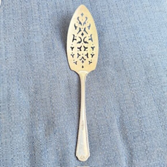 🍰 Vintage Peerless Silverplate Pierced Pie Server – Ornate Design - Picture 1 of 9